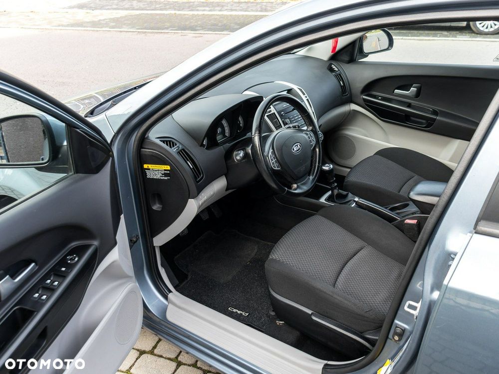 Kia Ceed 1.4 CVVT Attract - 14