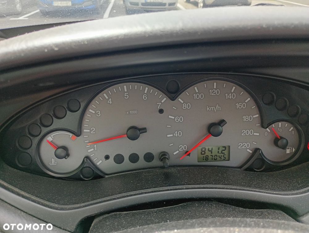 Ford Focus 1.6 Ambiente - 2