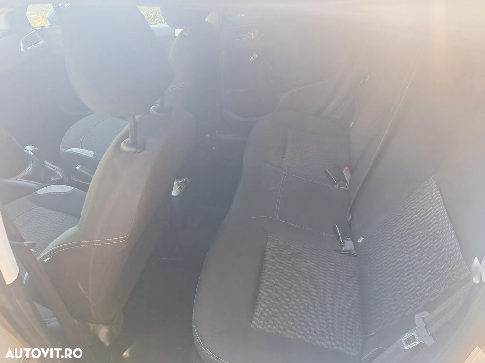Peugeot 208 1.2 L PureTech Active - 5