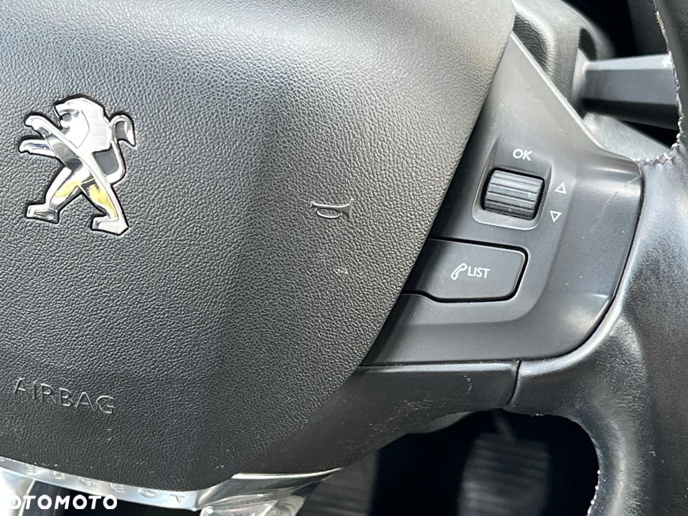Peugeot 2008 1.6 e-HDi Allure S&S - 19