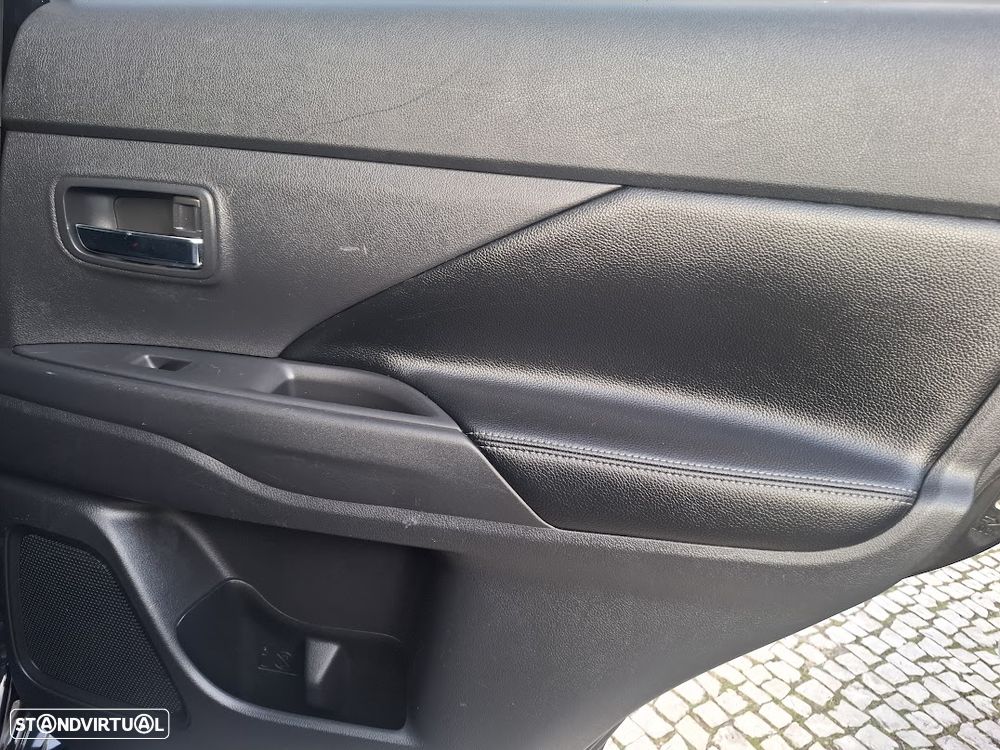 Mitsubishi Outlander - 36