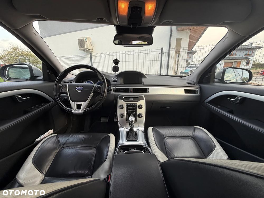 Volvo V70 D5 AWD R-Design - 5