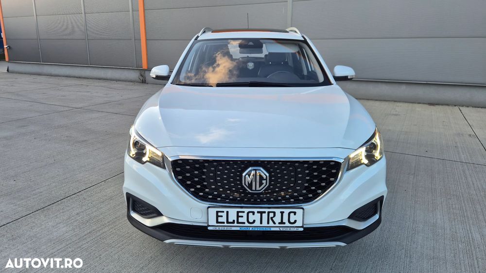 MG ZS EV Luxury - 2