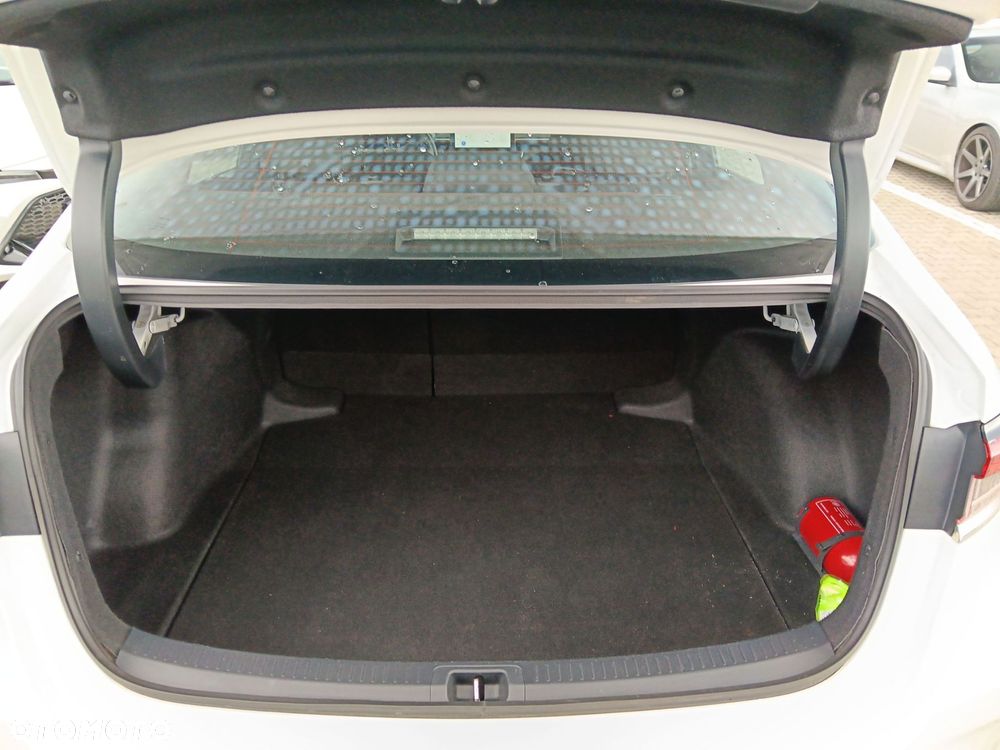 Toyota Corolla 1.8 Hybrid Comfort - 16