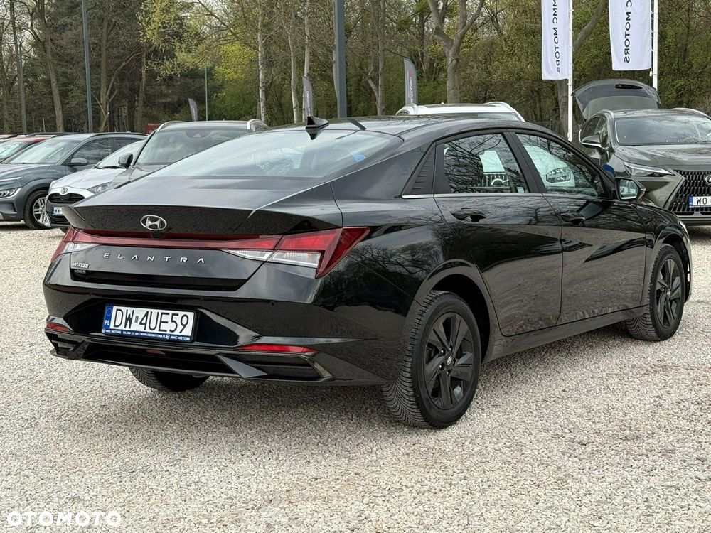 Hyundai Elantra - 4