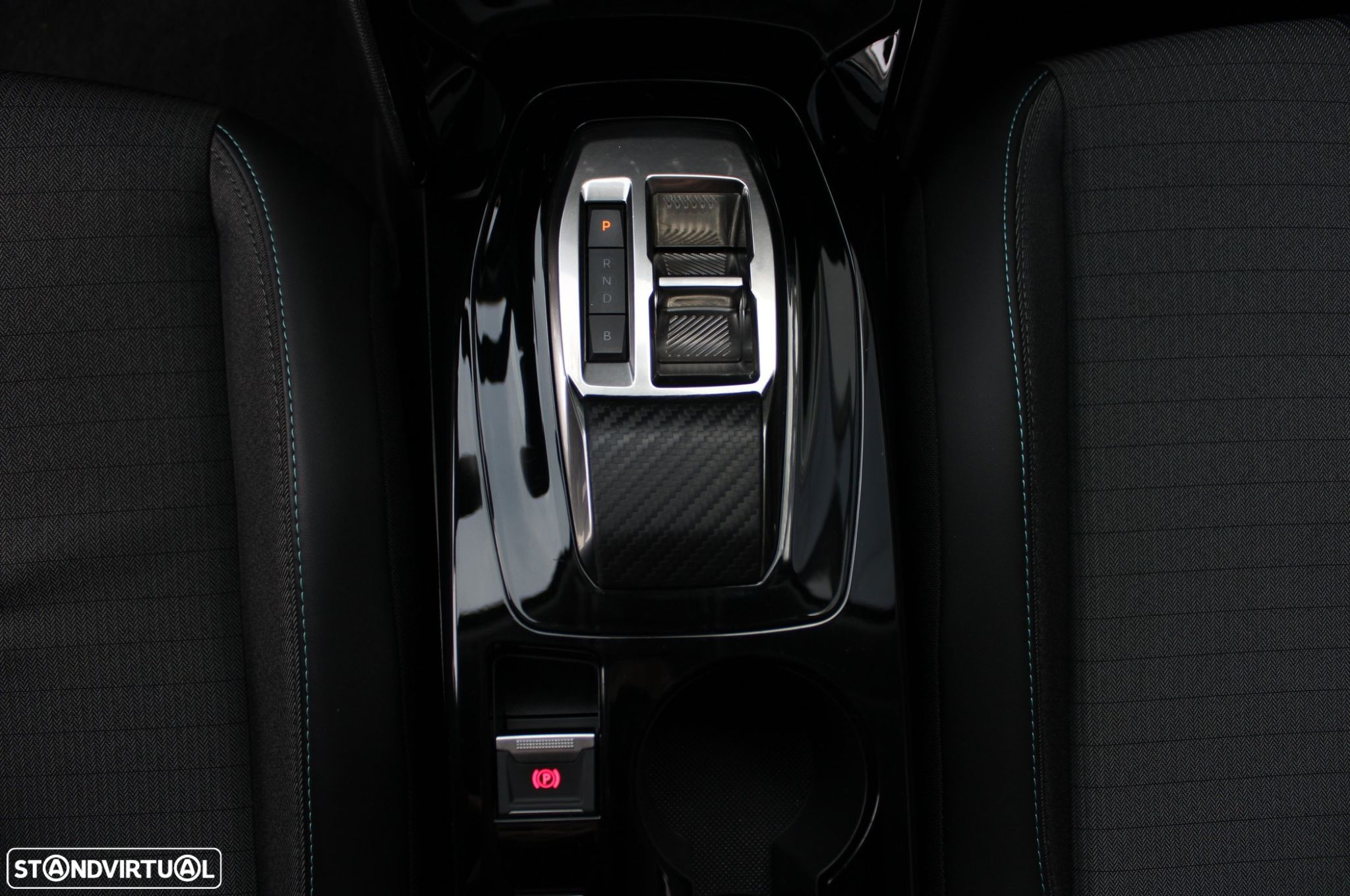 Peugeot e-2008 50 kWh Allure - 33