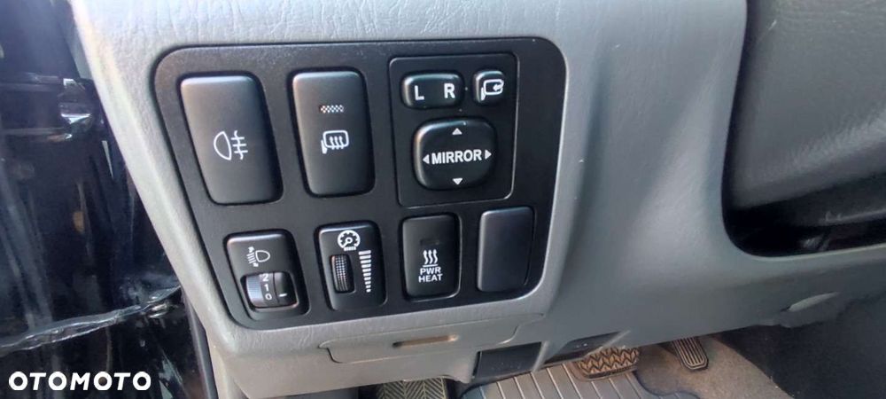 Toyota Land Cruiser - 12