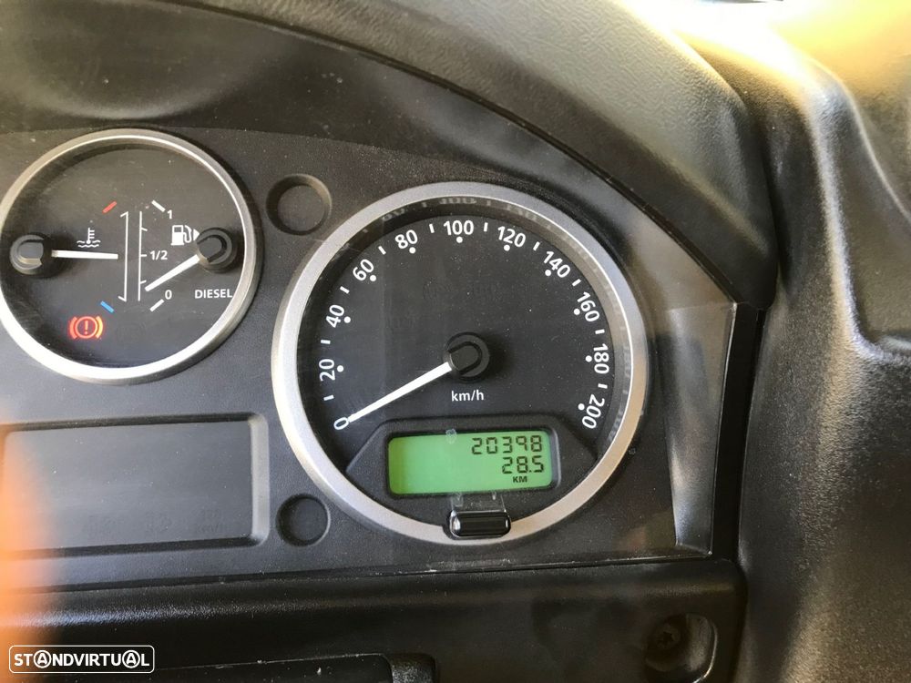 Land Rover Defender - 52