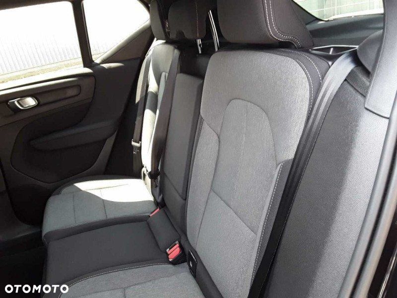 Volvo XC 40 B3 B DKG Plus Black Edition - 12