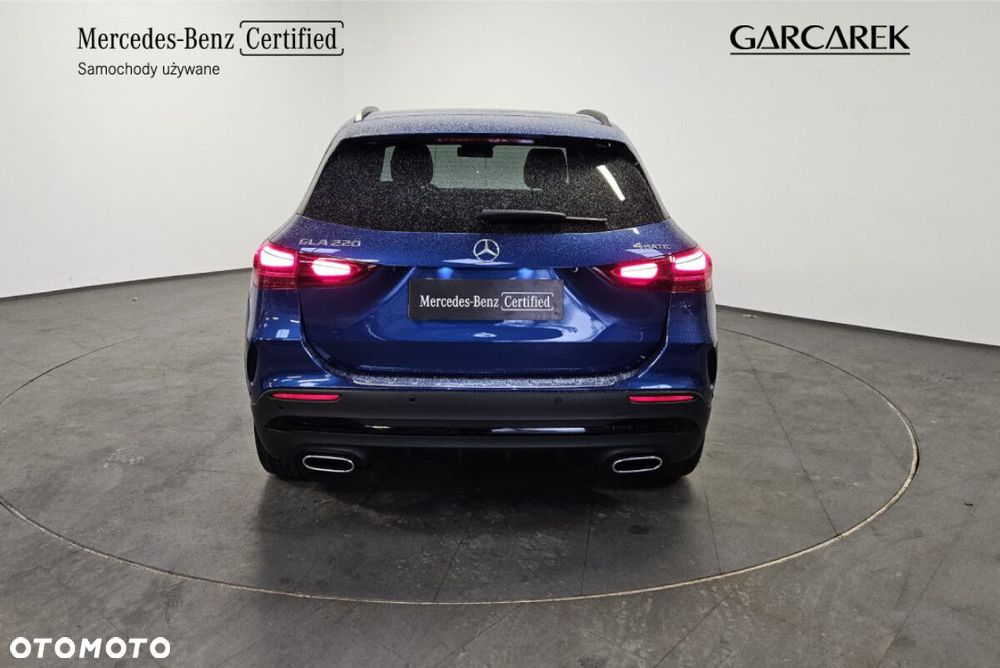 Mercedes-Benz GLA - 8