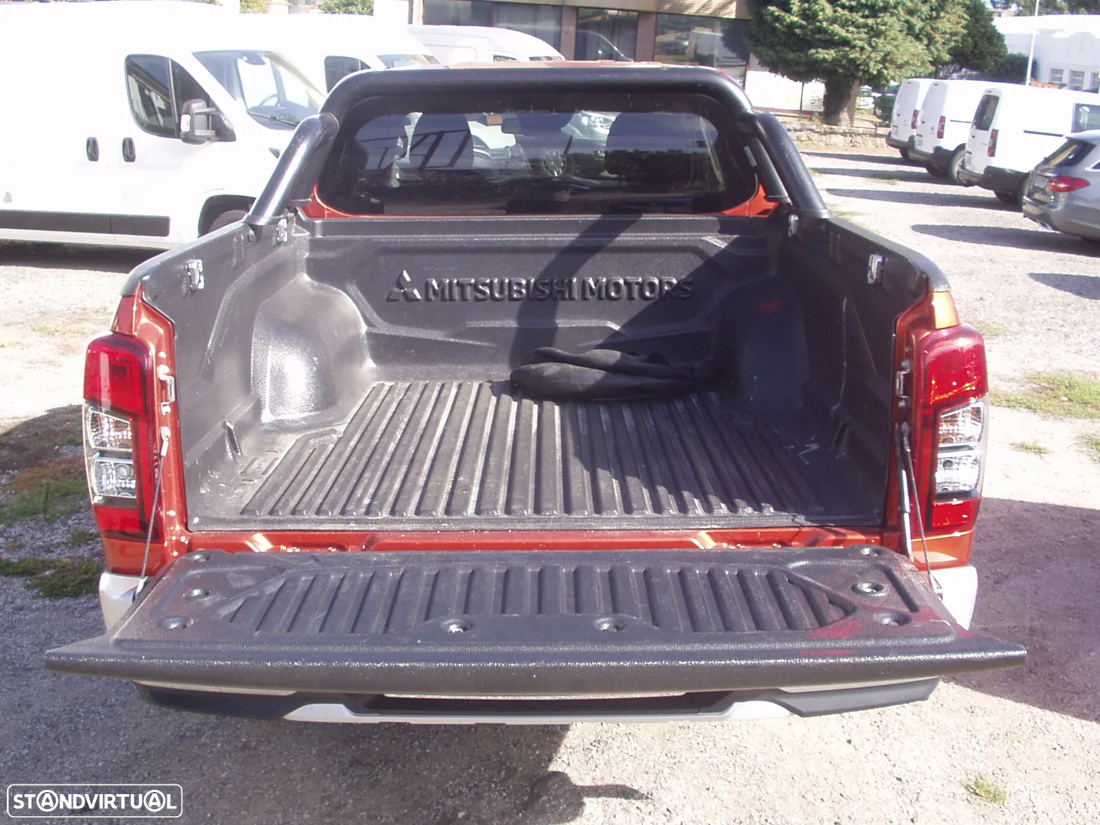 Mitsubishi L200 2.3 DI-D CD Invite Strakar Look 4WD - 8
