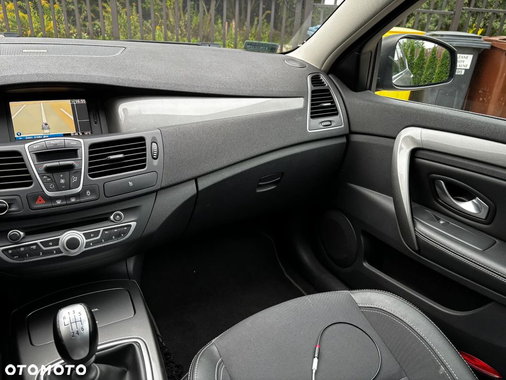 Renault Laguna 2.0 dCi FAP GT - 16