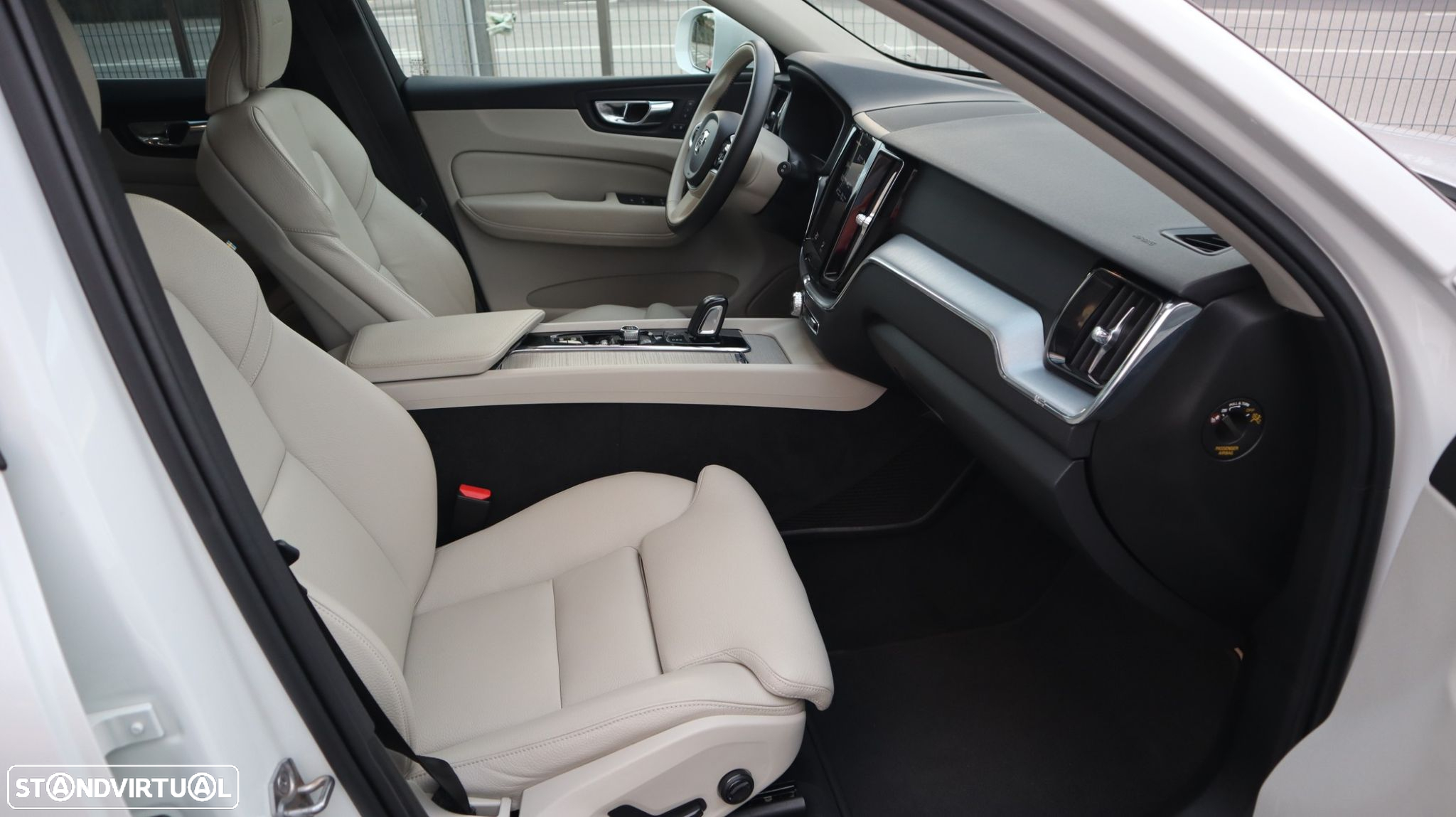 Volvo XC 60 2.0 B5 Inscription AWD - 15