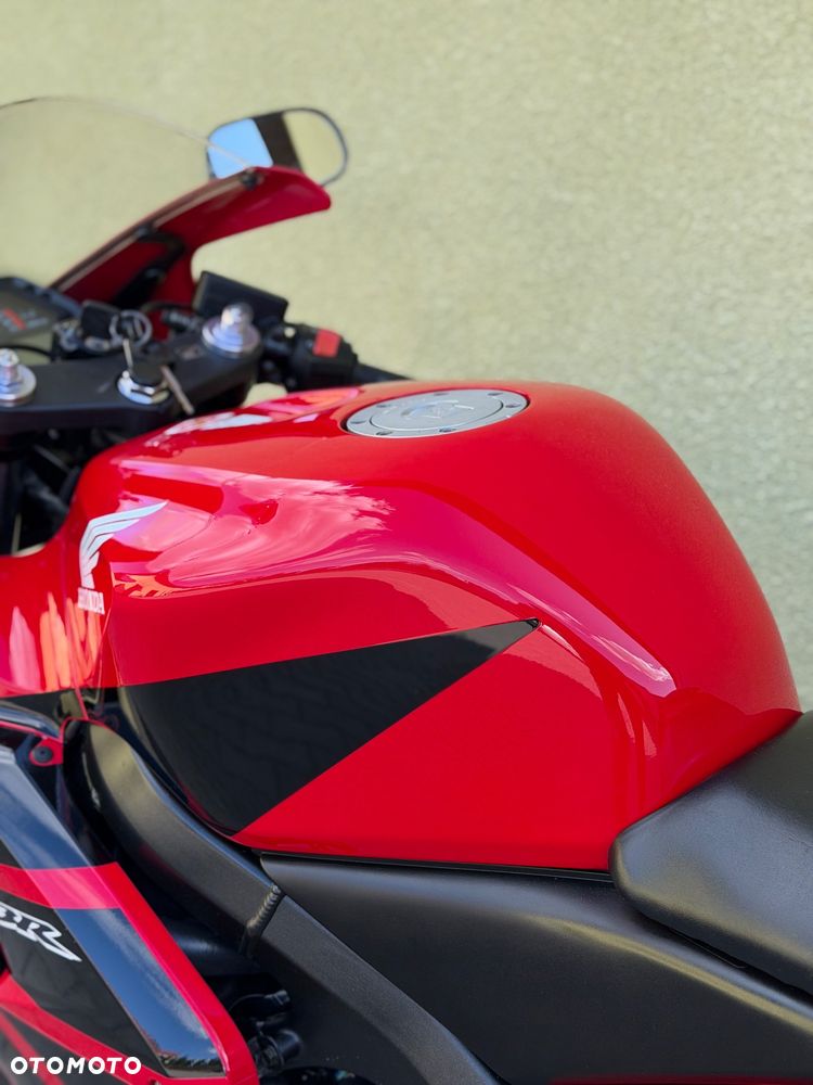 Honda CBR - 33