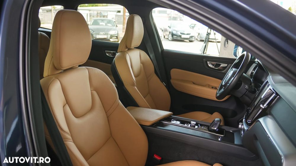 Volvo XC 60 T8 Twin Engine AWD Momentum - 26