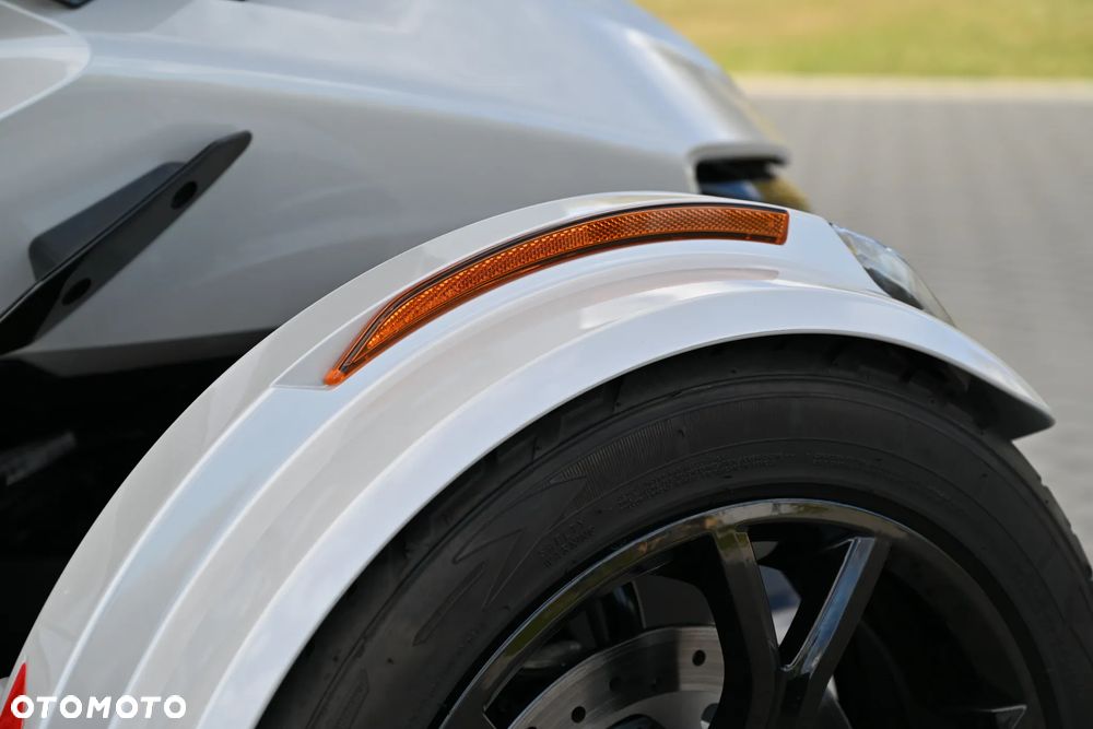 Can-Am Spyder - 33