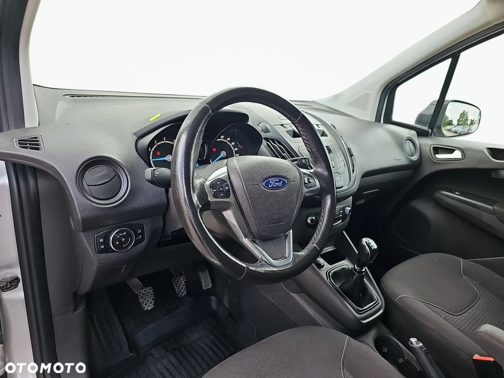 Ford Transit Courier - 10