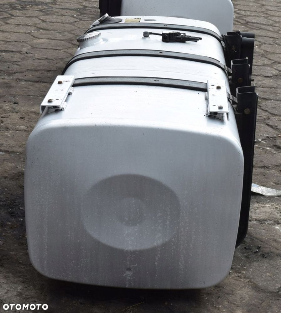 ZBIORNIK PALIWA z AdBlue MAN TGX TGS LOW DECK - 7