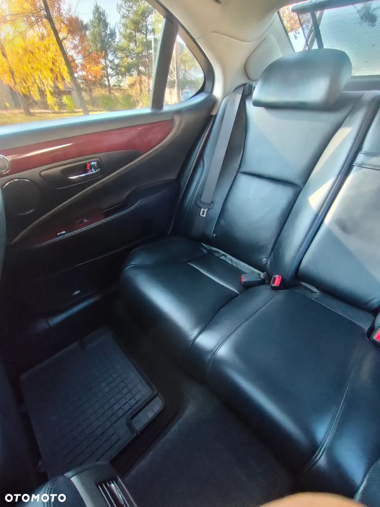 Lexus LS - 13