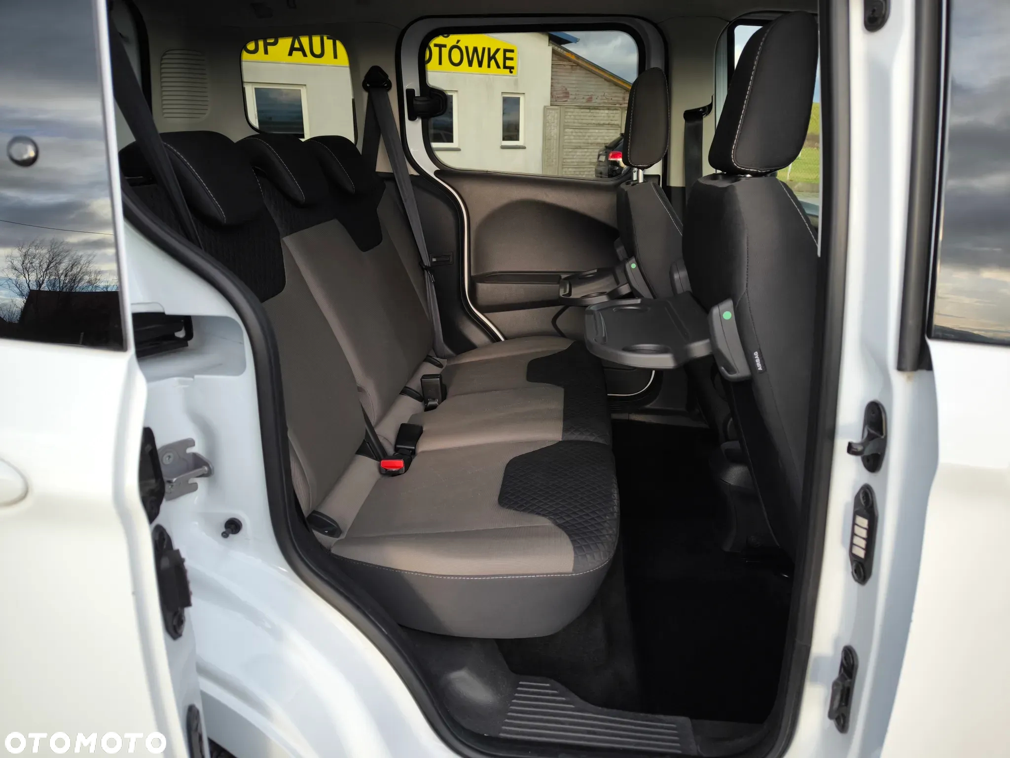 Ford Tourneo Courier 1.5 TDCi Titanium - 11