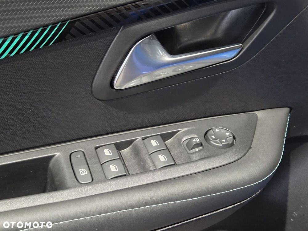 Peugeot 208 - 13