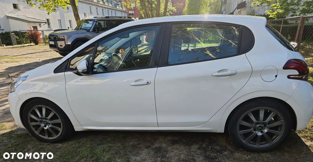 Peugeot 208 - 5