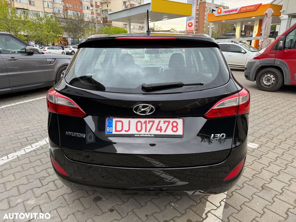 Hyundai i30 blue 1.6 CRDi Style - 5