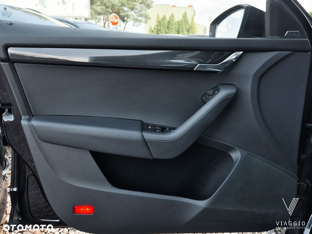 Skoda Octavia 2.0 TDI RS DSG - 25