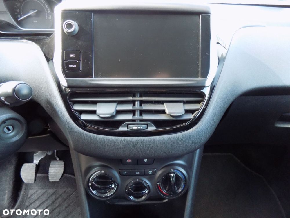 Peugeot 208 - 12