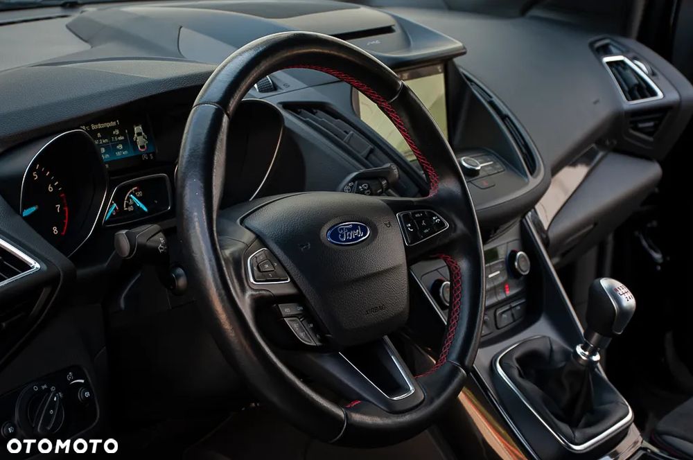 Ford Kuga 1.5 EcoBoost 2x4 ST-Line - 22