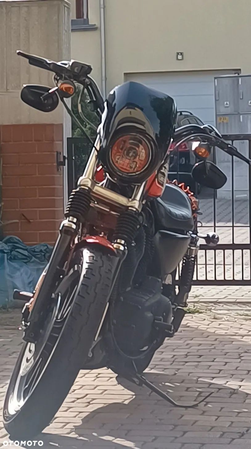 Harley-Davidson Sportster Roadster 883R - 1