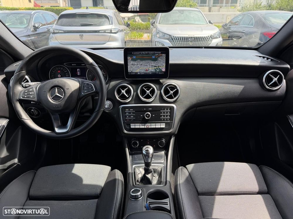 Mercedes-Benz A 180 d AMG Line - 12