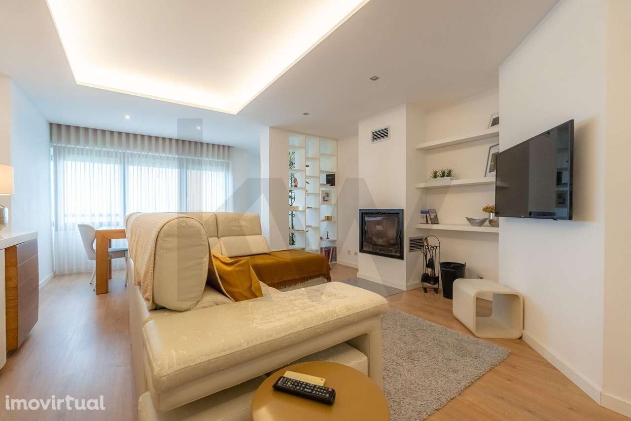 Apartamento T3 com Garagem, Totalmente Remodelado na Urbanização Ar e - Grande imagem: 2/29