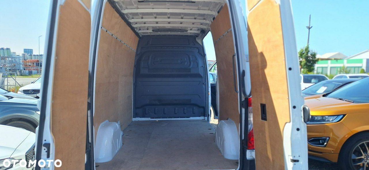 Mercedes-Benz Sprinter - 10
