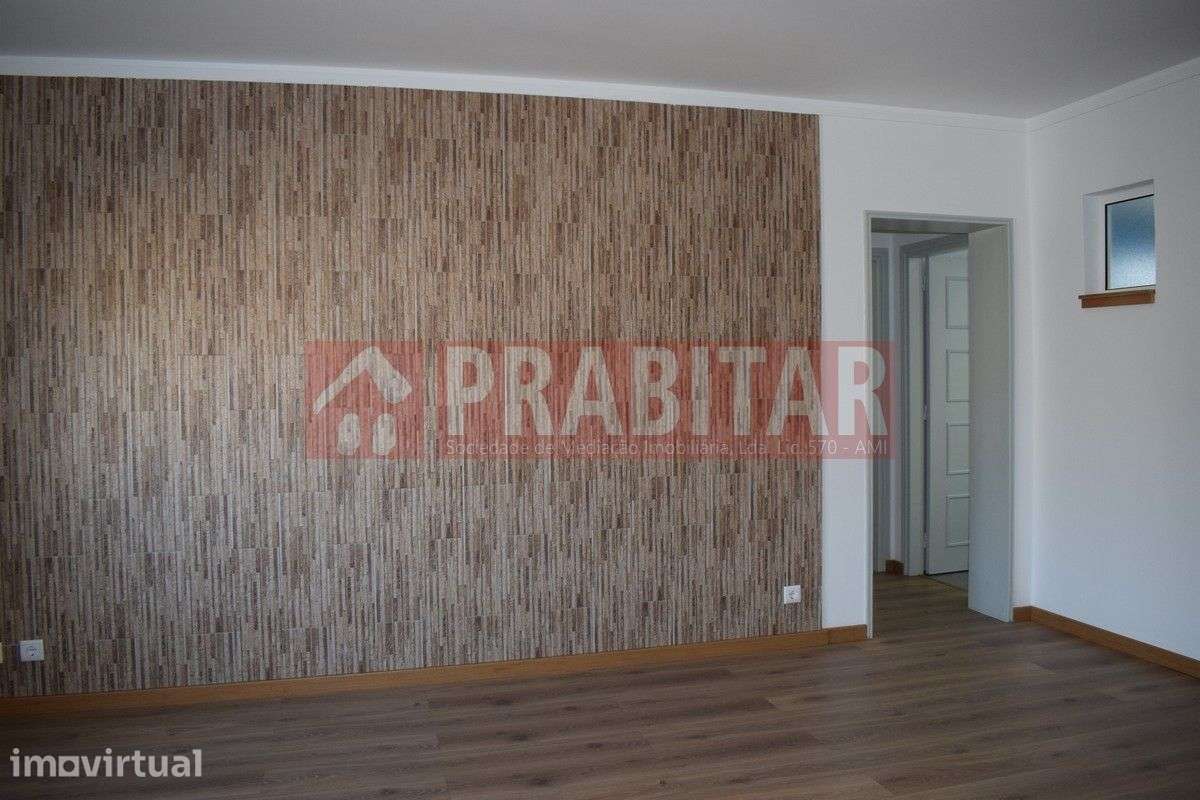 APARTAMENTO T2 PARA ARRENDAR NA SOLUM - Grande imagem: 4/13