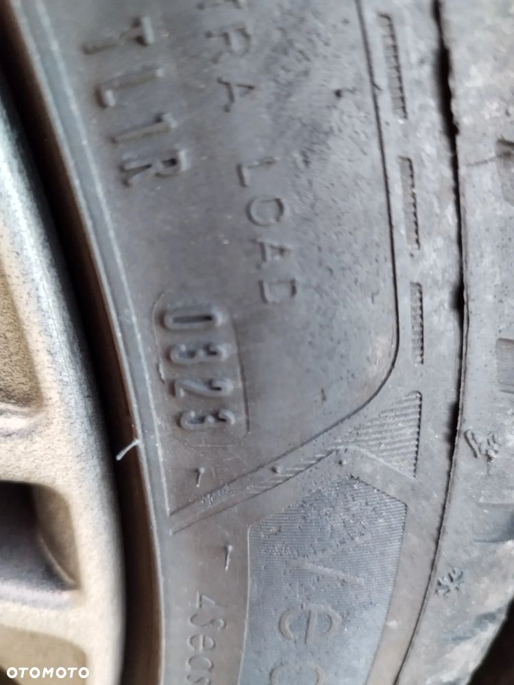 Mercedes-Benz Klasa C 200 CGI Automatik BlueEFFICIENCY Avantgarde - 24