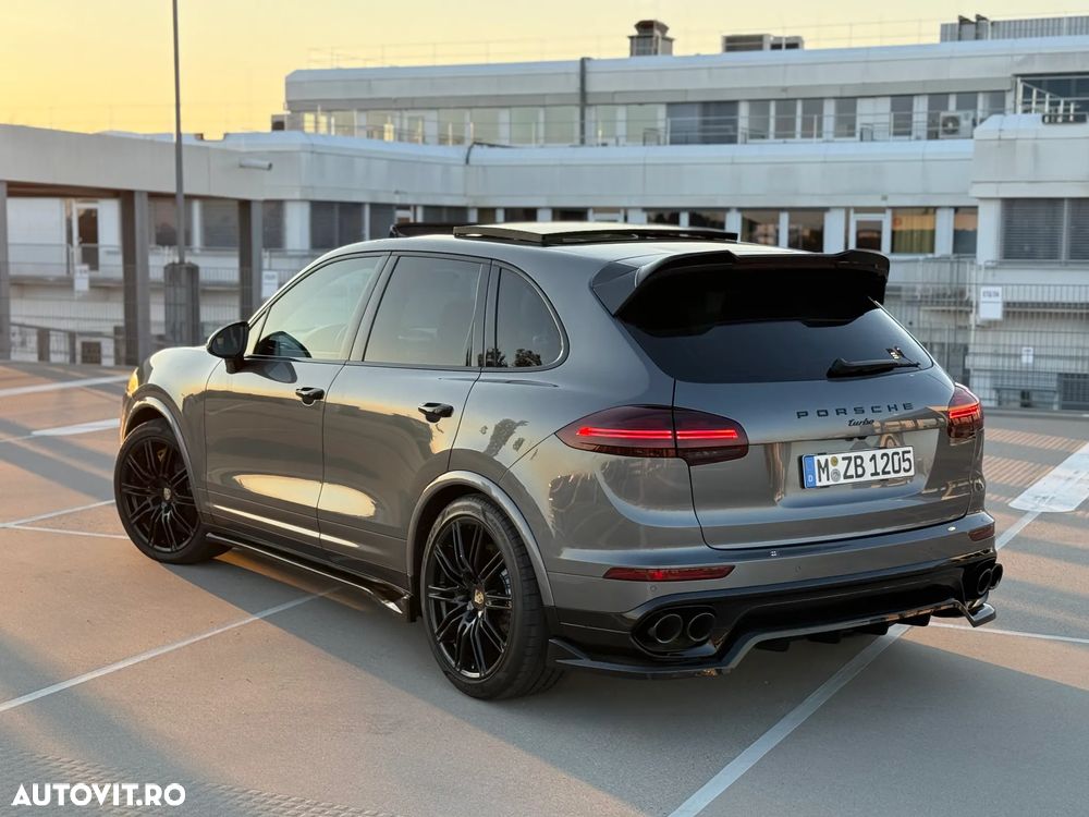 Porsche Cayenne 4.8 L Turbo - 2