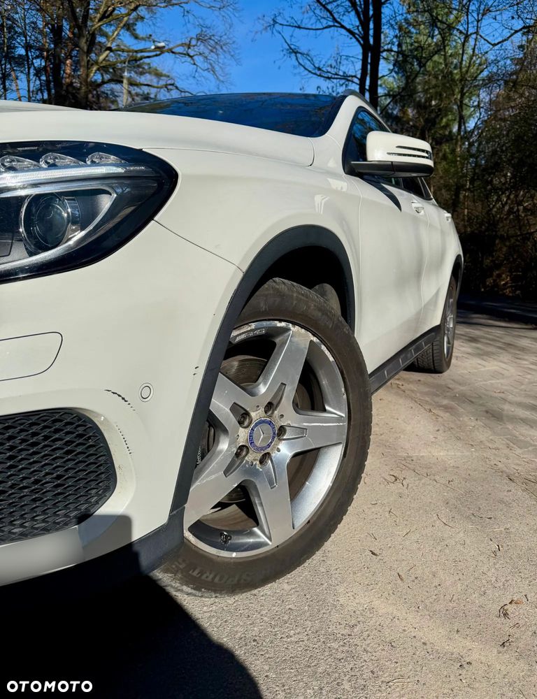 Mercedes-Benz GLA 250 4-Matic AMG Line - 11