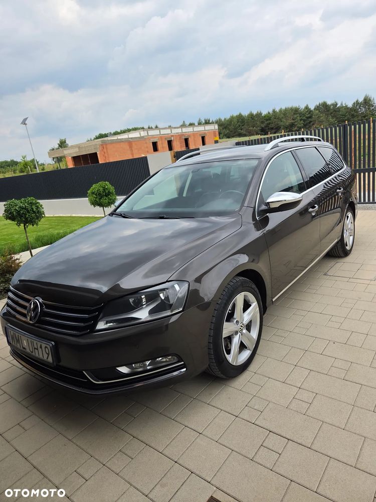 Volkswagen Passat - 1