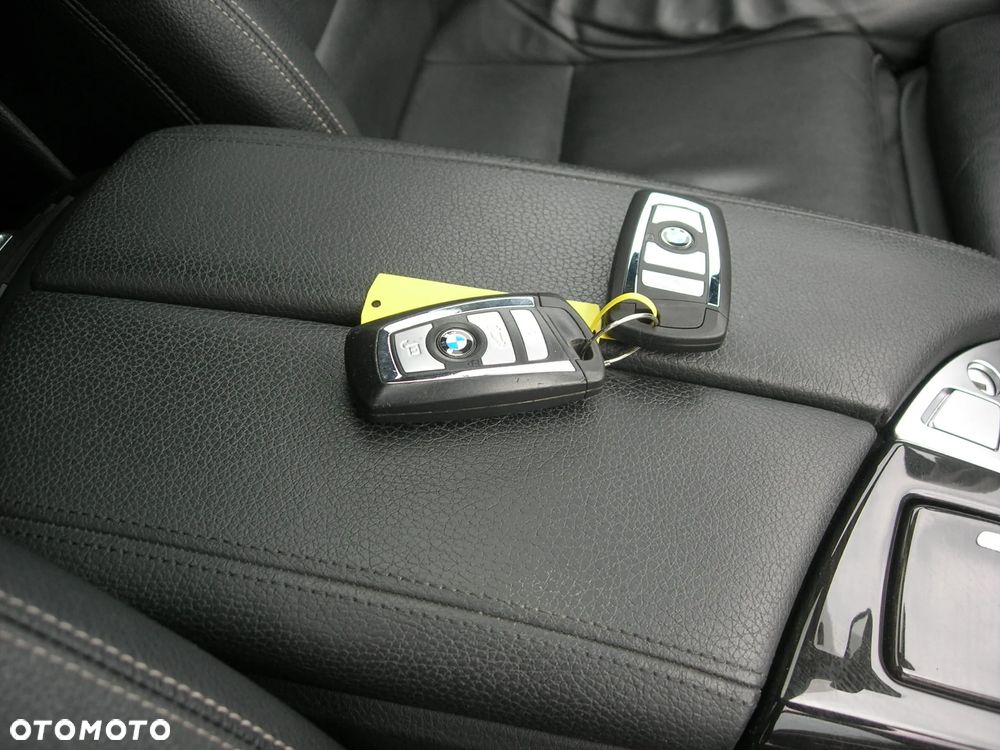 BMW Seria 5 530d xDrive Sport-Aut Luxury Line - 32