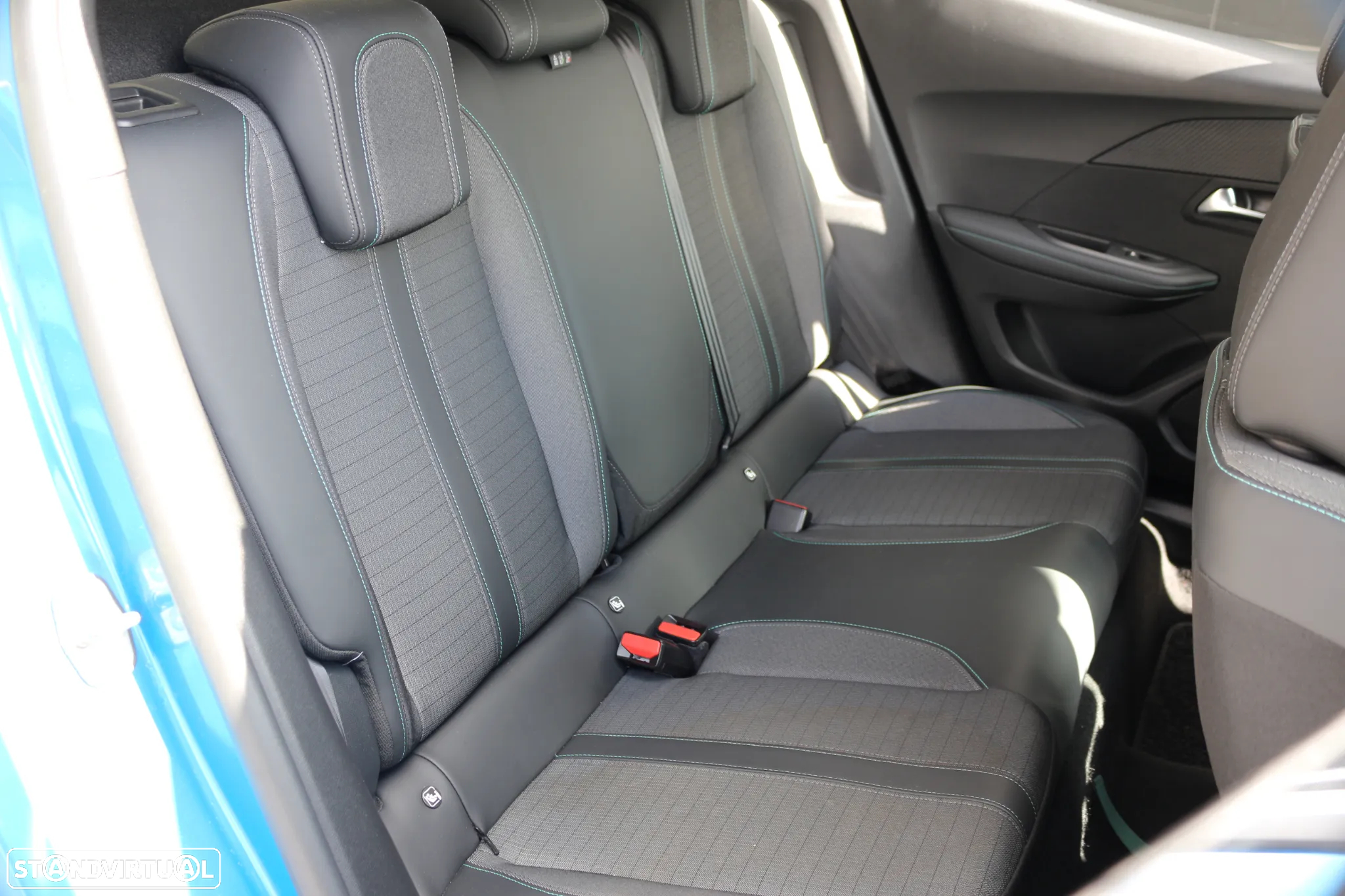 Peugeot e-2008 Allure+ - 38