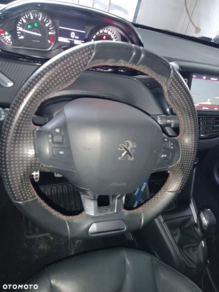 Peugeot 208 - 30