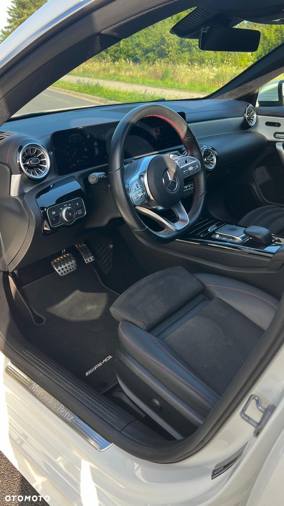 Mercedes-Benz CLA 200 d AMG Line 8G-DCT - 17