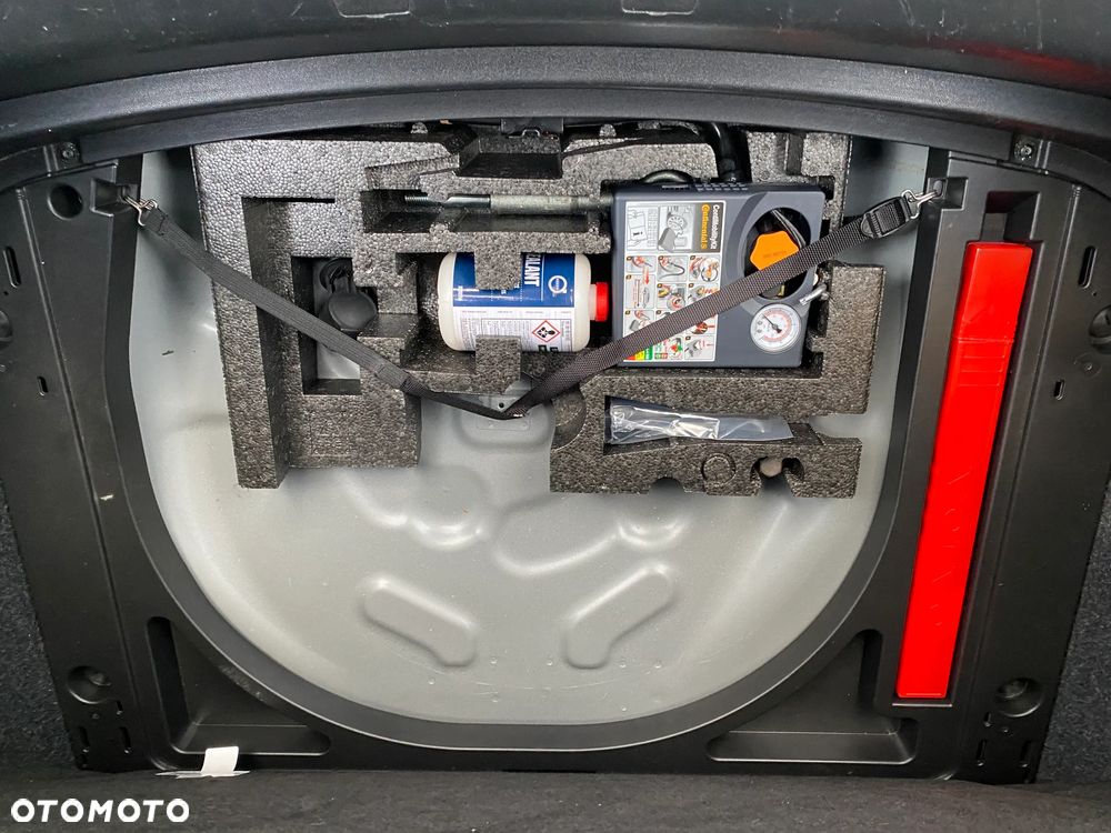 Volvo V40 T3 Momentum - 30