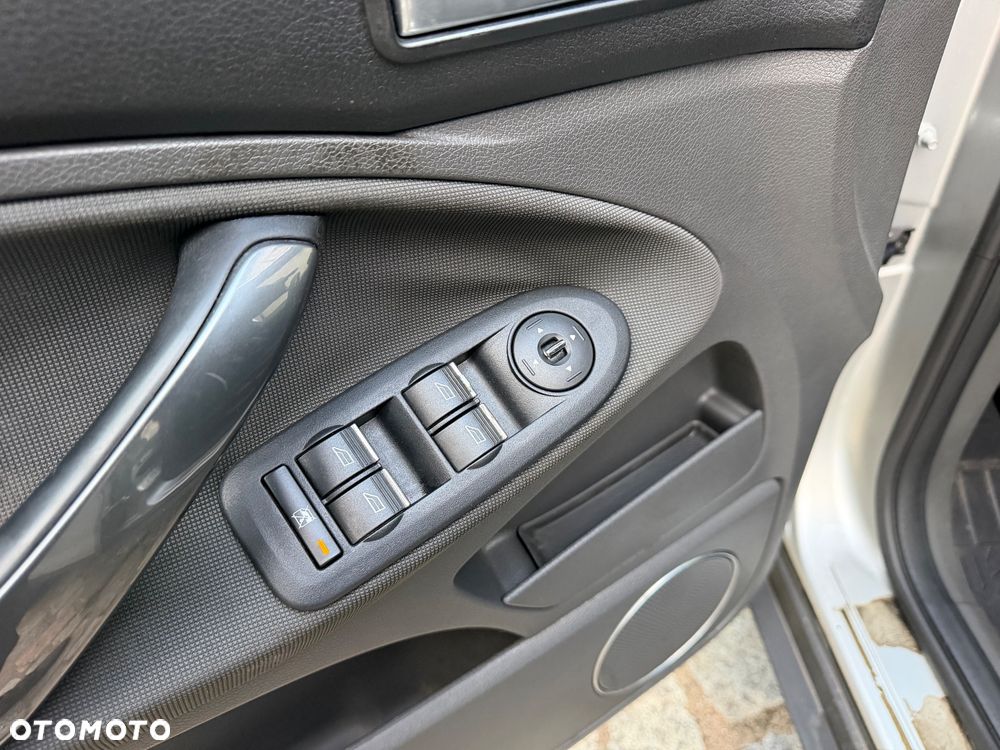 Ford Kuga - 21