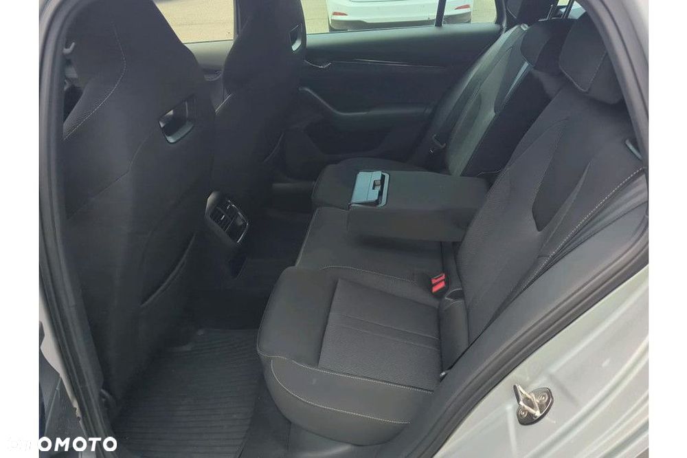 Skoda Octavia 2.0 TDI 4x4 Sportline DSG - 8