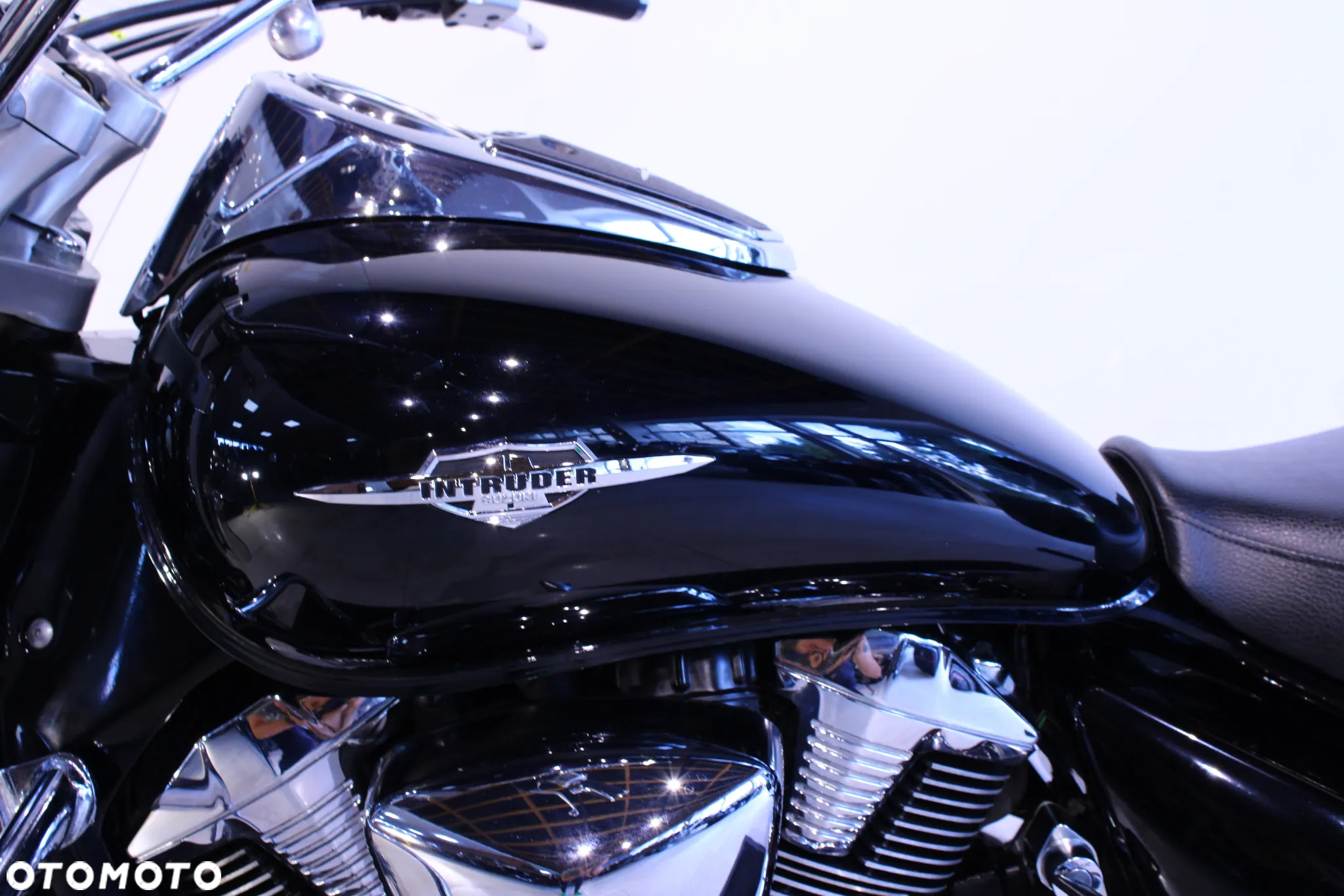 Suzuki Intruder - 10