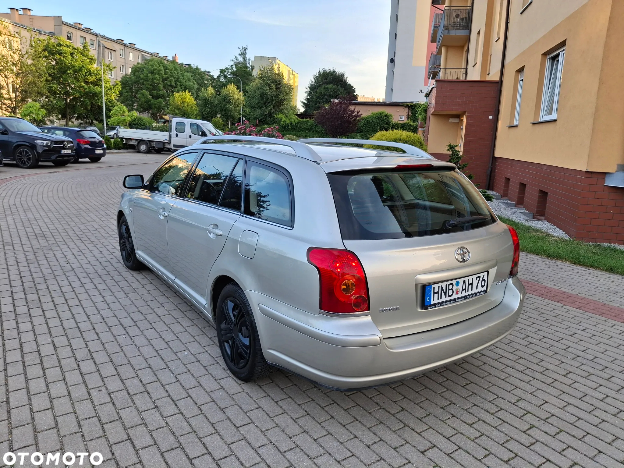 Toyota Avensis 1.8 VVT-i Combi Executive - 11