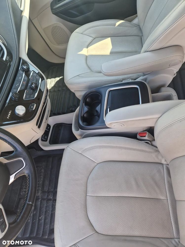 Chrysler Pacifica - 9