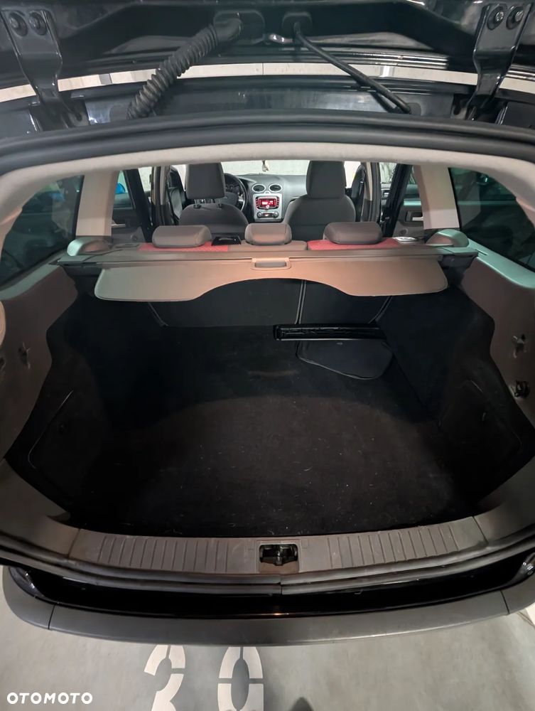 Ford Focus Turnier 2.0 16V Fun X - 11